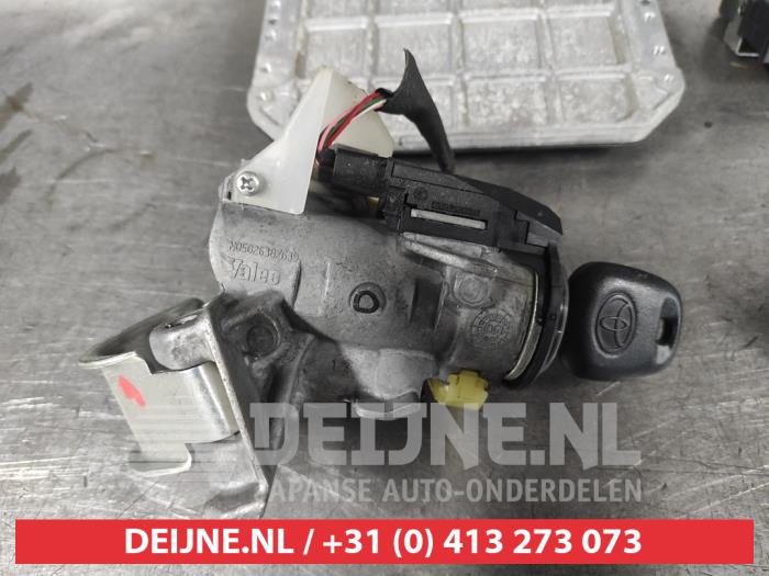 Toyota Auris Kontaktslot+Sleutel O640280