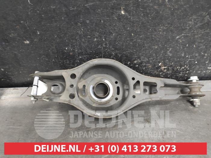 Toyota Corolla Draagarm rechts-achter O640681