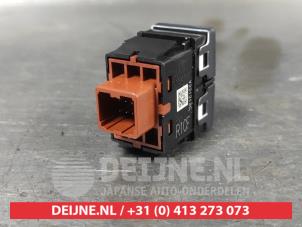 Honda HR-V PDC switch O640755 photo 2
