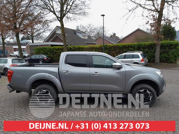 Nissan Navara Tür 4-türig rechts vorne O640913