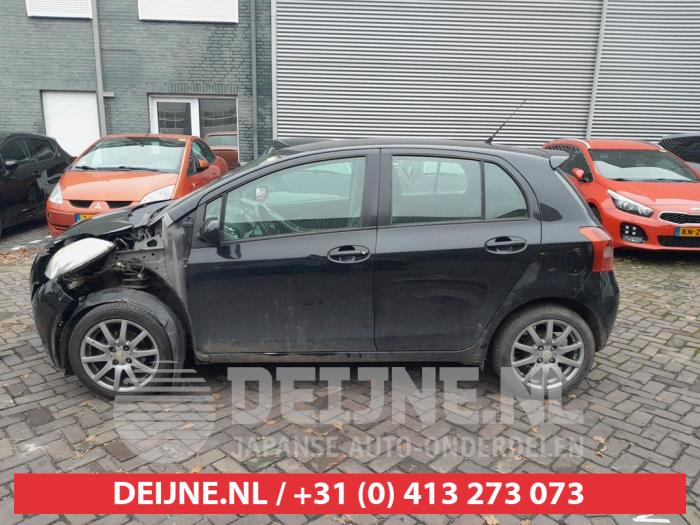 Toyota Yaris Driehoeks Ruit links-achter O641047