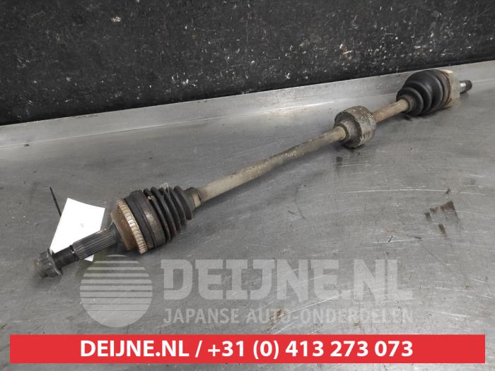 Gebruikte Aandrijfas rechts-voor Toyota Yaris (P1) 1.3 16V VVT-i Prijs € 25,00 Margeregeling aangeboden door V.Deijne Jap.Auto-onderdelen BV