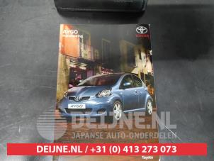 Toyota Aygo Instruction Booklet O642400 photo 2