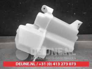 Suzuki Swift Ruitensproeiertank voor O9990009211 foto 2
