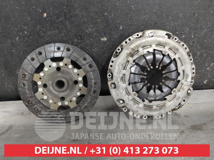 Gebruikte Koppelingsset (compleet) Nissan Juke (F15) 1.2 DIG-T 16V Prijs € 50,00 Margeregeling aangeboden door V.Deijne Jap.Auto-onderdelen BV