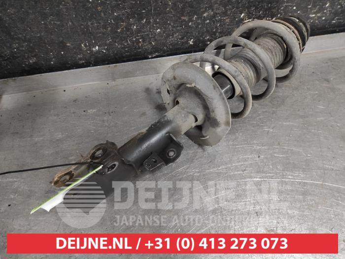 Kia Venga Stoßdämpferstrebe rechts vorne O642556