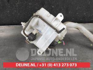 Daihatsu Cuore Ruitensproeiertank voor O642900 foto 2