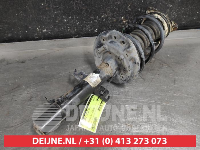 Nissan Qashqai Schokdemperpoot links-voor O643056