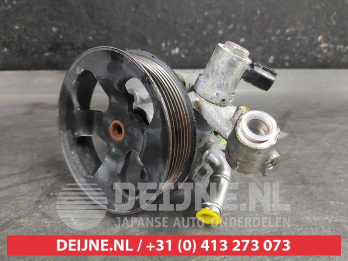 Gebruikte Servopomp Toyota Hilux V/VI 2.8 D4D-F 16V 4x4 Prijs € 150,00 Margeregeling aangeboden door V.Deijne Jap.Auto-onderdelen BV