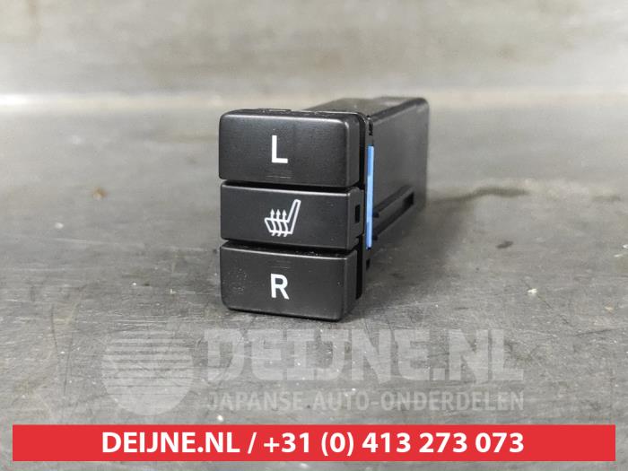Toyota Hilux Stoelverwarmings Schakelaar O643252