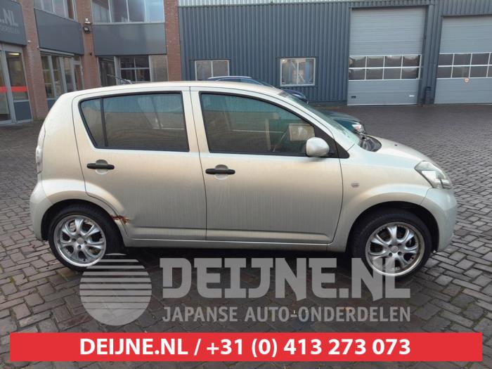 Daihatsu Sirion Türscheibe 4-türig rechts hinten O643287