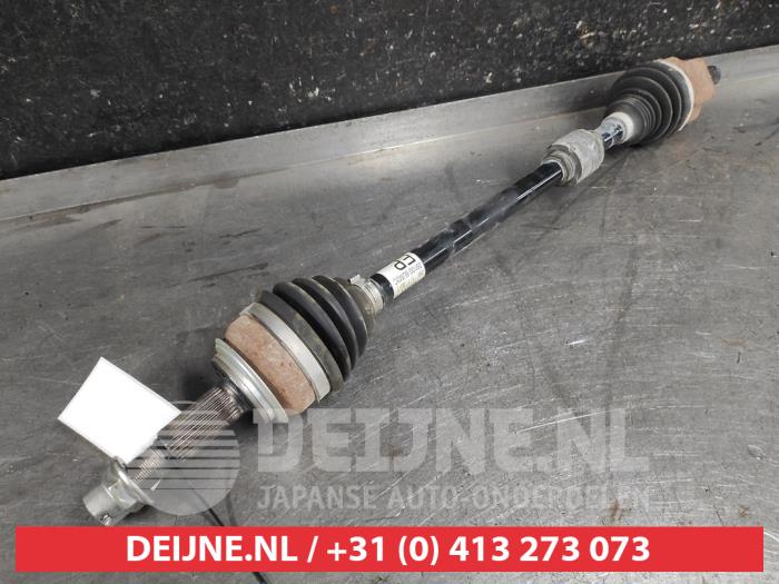 Gebruikte Steekas rechts-voor Nissan Qashqai (J12) 1.5 VC-T e-Power 16V Prijs € 150,00 Margeregeling aangeboden door V.Deijne Jap.Auto-onderdelen BV