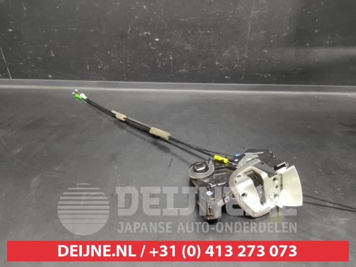 Toyota Avensis Türschlossmechanik 4-türig links vorne O644018