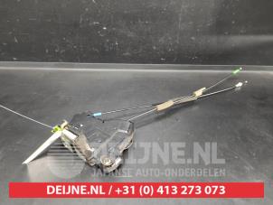 Toyota Avensis Door lock mechanism 4-door, front left O644018 photo 2