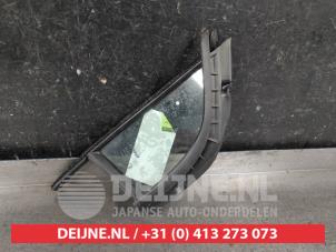 Toyota Yaris Driehoeks Ruit links-voor O644057 foto 2