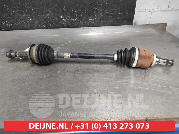 Gebruikte Aandrijfas links-voor Toyota Yaris II (P9) 1.33 16V Dual VVT-I Prijs € 35,00 Margeregeling aangeboden door V.Deijne Jap.Auto-onderdelen BV