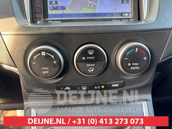Mazda 5 Heater control panel O644630