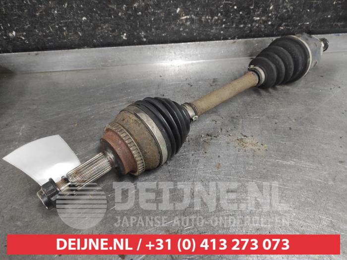Toyota Avensis Aandrijfas links-voor O644656
