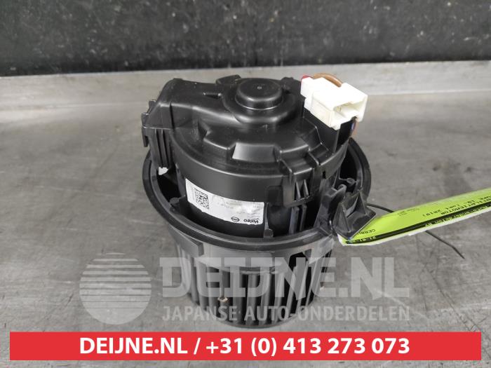 Nissan Juke Heating and ventilation fan motor O644759
