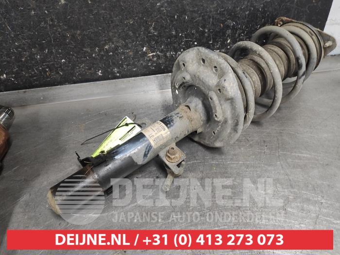 Nissan Qashqai Schokdemperpoot links-voor O644821