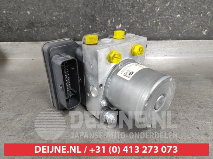Gebruikte ABS Pomp Mitsubishi Colt 1.0 MPi 12V Prijs € 150,00 Margeregeling aangeboden door V.Deijne Jap.Auto-onderdelen BV