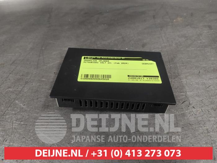 Mitsubishi Colt Drahtloses Ladegerät O645020