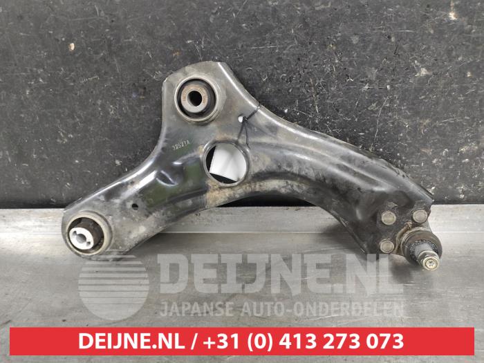 Mitsubishi Colt Querlenker unten rechts vorne O645036