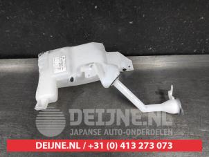 Gebruikte Ruitensproeiertank voor Nissan Qashqai (J11) 1.3 DIG-T 140 16V Prijs € 35,00 Margeregeling aangeboden door V.Deijne Jap.Auto-onderdelen BV