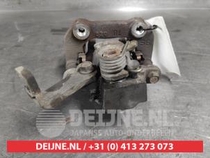 Suzuki Swift Remklauw (Tang) links-achter O645362 foto 2