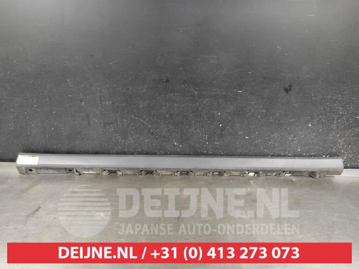 Suzuki Ignis Zijskirt rechts O645434