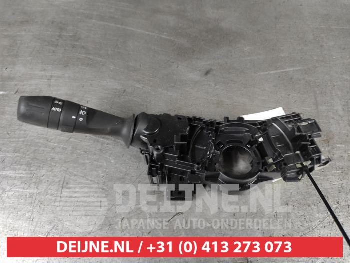Toyota C-HR Light switch O645870