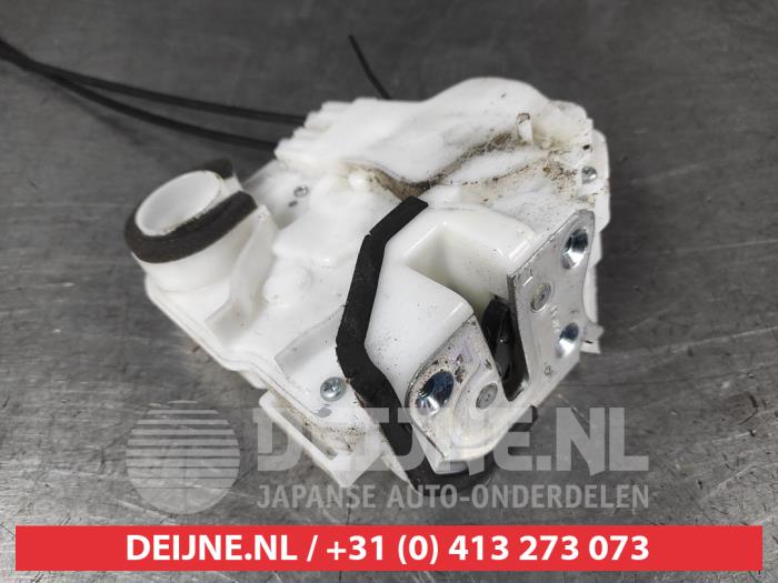 Mitsubishi Space Star Deurslot Mechaniek 4Deurs links-achter O646073