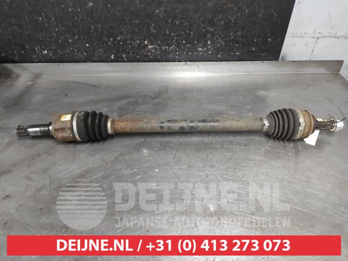 Gebruikte Aandrijfas rechts-achter Mazda MX-5 (ND) 1.5 Skyactiv G-131 16V Prijs € 100,00 Margeregeling aangeboden door V.Deijne Jap.Auto-onderdelen BV