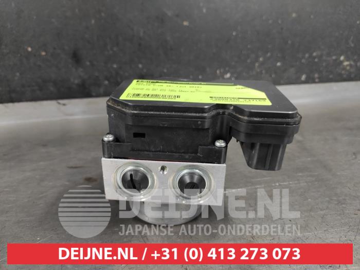 Gebruikte ABS Pomp Toyota C-HR (X1,X5) 1.8 16V Hybrid Prijs € 150,00 Margeregeling aangeboden door V.Deijne Jap.Auto-onderdelen BV