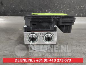 Toyota Corolla ABS pump O646838 photo 2