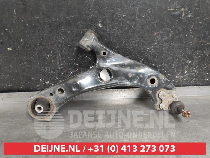Toyota Corolla Querlenker unten rechts vorne O646850