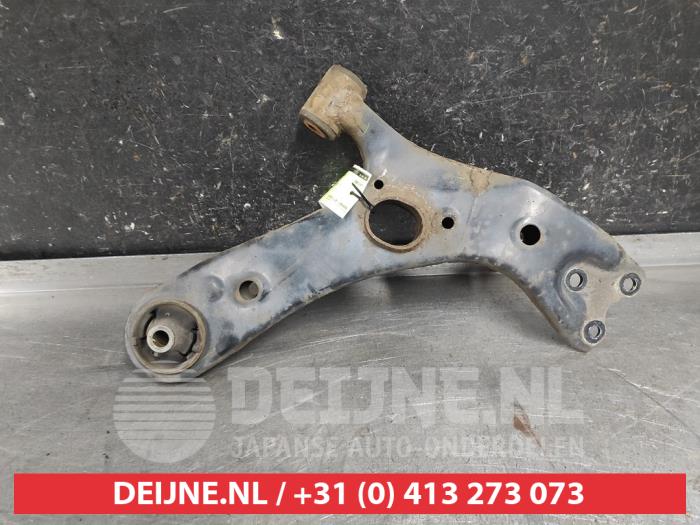 Toyota Prius Plus Draagarm onder rechts-voor O647080