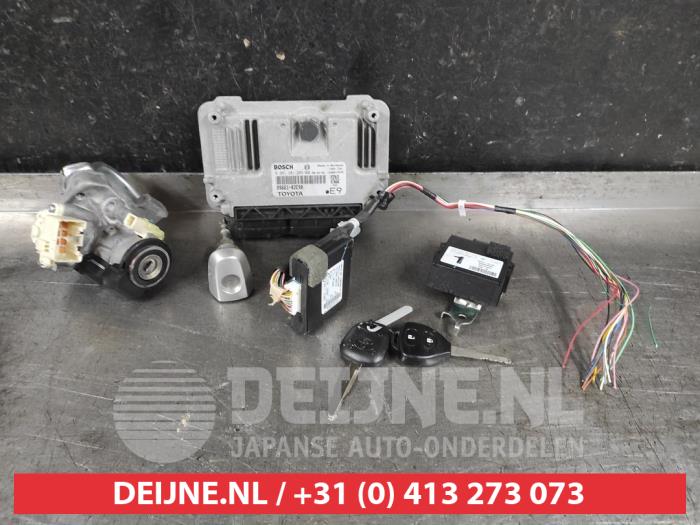 Toyota Auris Ignition lock + key O647313