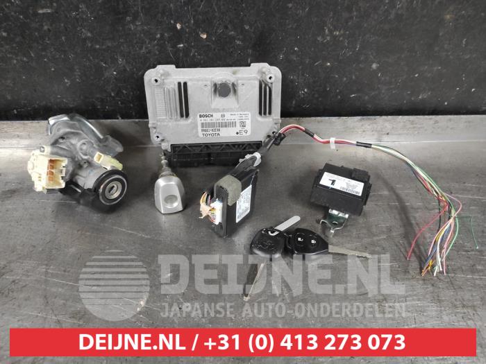 Toyota Auris Set of cylinder locks (complete) O647314