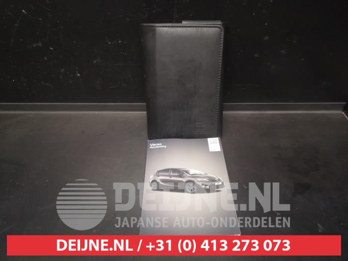 Toyota Verso Instruction Booklet O647584