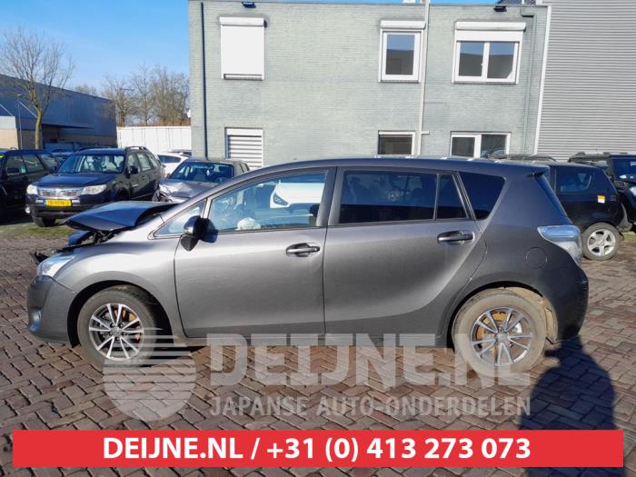 Toyota Verso Rear door window 4-door, left O647613