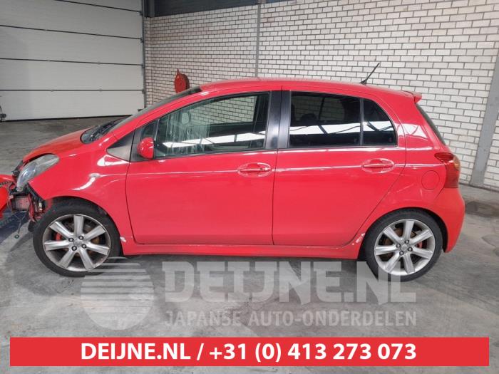 Toyota Yaris Driehoeks Ruit links-achter O648044