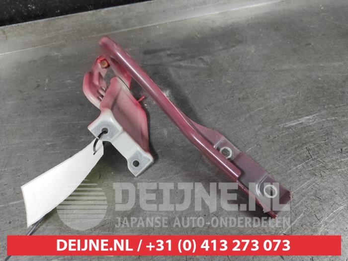 Suzuki Swift Motorkap Scharnier O648474