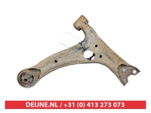Toyota Corolla Querlenker unten links vorne O649004 foto 2
