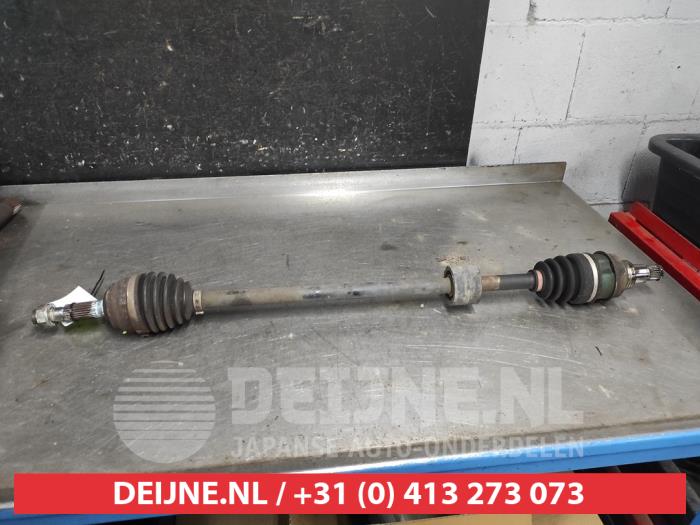 Daihatsu Sirion Aandrijfas rechts-voor O649390