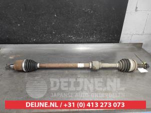 Gebruikte Steekas rechts-voor Kia Stonic (YB) 1.2 MPI 16V Prijs € 85,00 Margeregeling aangeboden door V.Deijne Jap.Auto-onderdelen BV