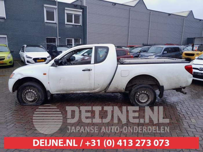 Mitsubishi L200 Window 2-door, rear left O649743