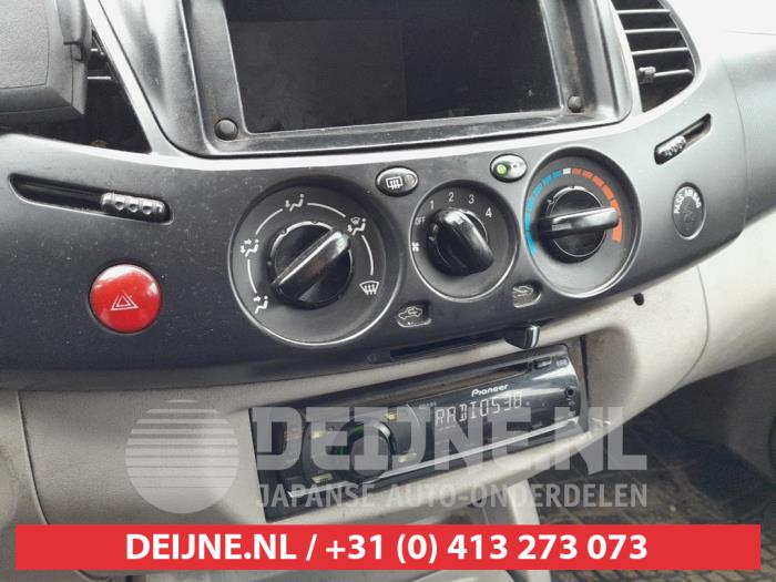 Mitsubishi L200 Heater control panel O649752