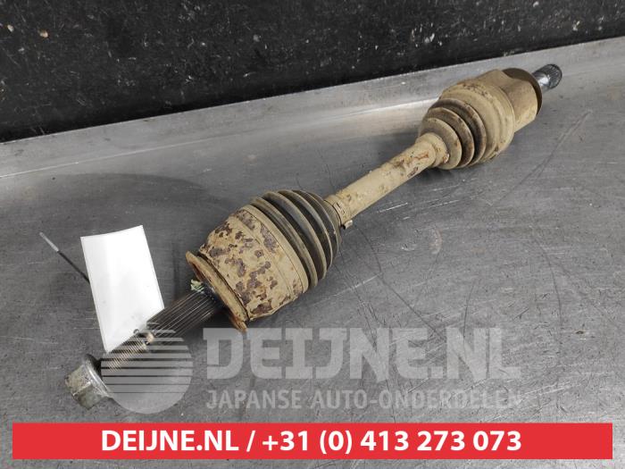 Gebruikte Steekas links-voor Nissan NP 300 Navara (D23) 2.3 dCi twinturbo 16V 4x4 Prijs € 150,00 Margeregeling aangeboden door V.Deijne Jap.Auto-onderdelen BV