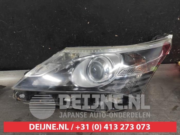 Toyota Avensis Koplamp links O650270